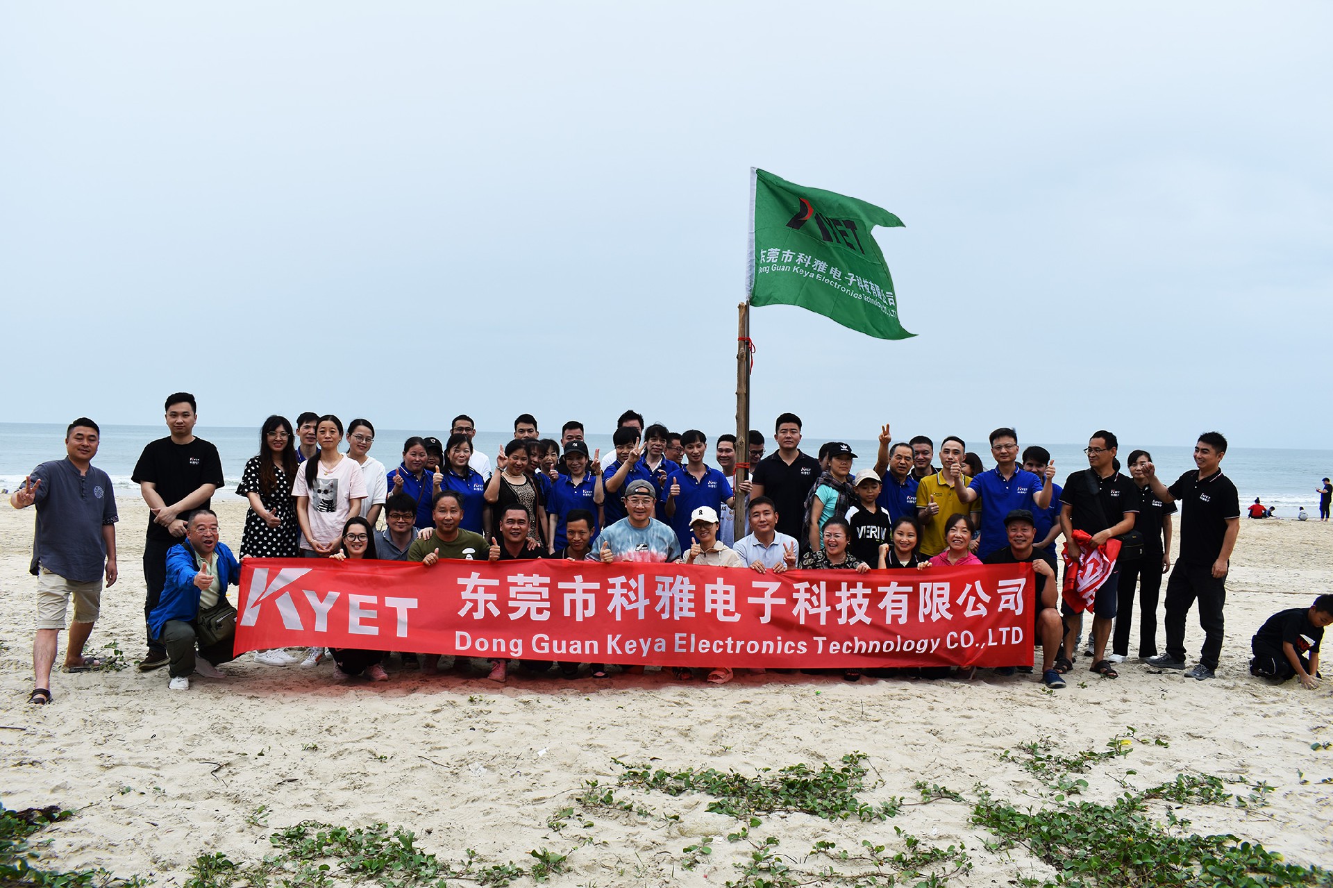 拼搏在线官网_拼搏（中国）电子团队合影